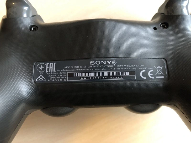 جزئیات لیبل پشت نمونه دسته PS4 تقلبی بررسی‌شده در iFixit